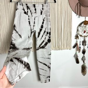 PINK Active Victoria’s Secret Tie Dye Ribbed Leggings Size Small